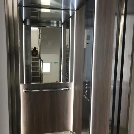 Apartman Lea *